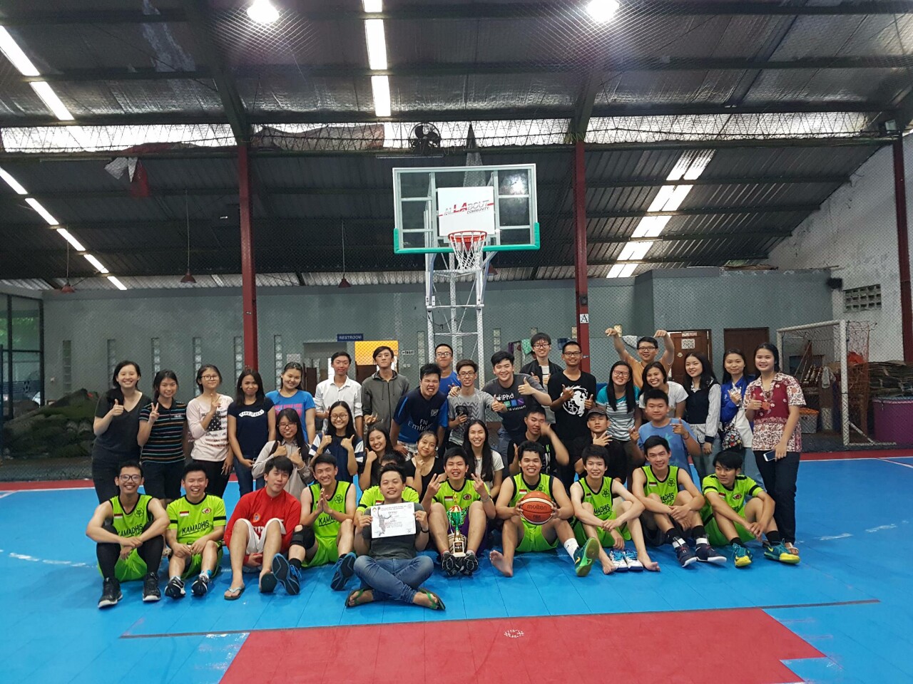 KAMADHIS UGM MEMPEROLEH JUARA 1 DALAM TURNAMEN BASKET 2017!